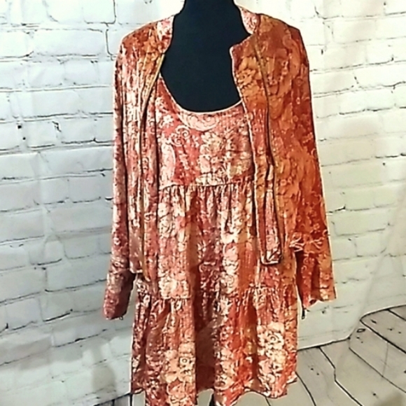 Slvls Velvet Silhouette Tapered mini Shift dress Golden byChaser - Picture 6 of 13